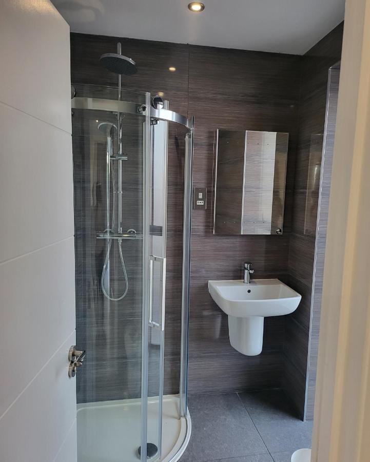 Appartamento 2 Bedrooms 2 Baths, 3 Toilets Excel And City Airport O2 Sleeps Up To 5,